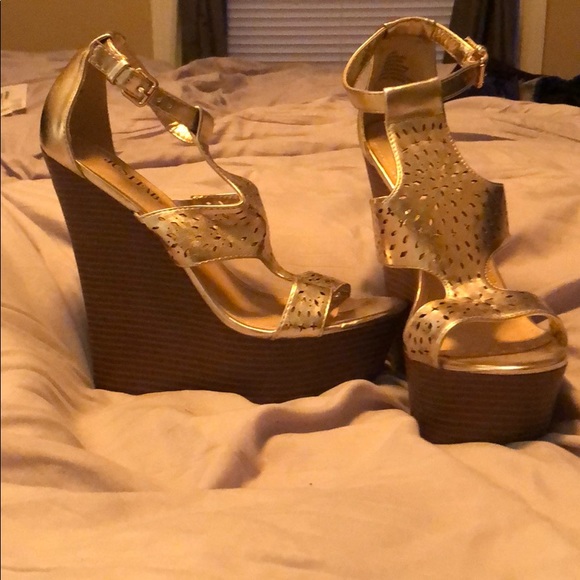 JustFab size 8 wedges - Picture 2 of 3